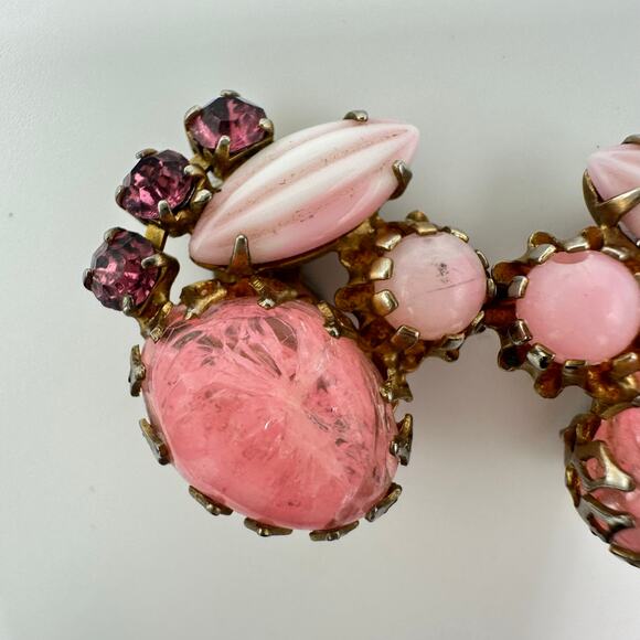 1950s 1960s vintage high end gold tone pink glass lucite beaded clip on earrings - Picture 3 of 8